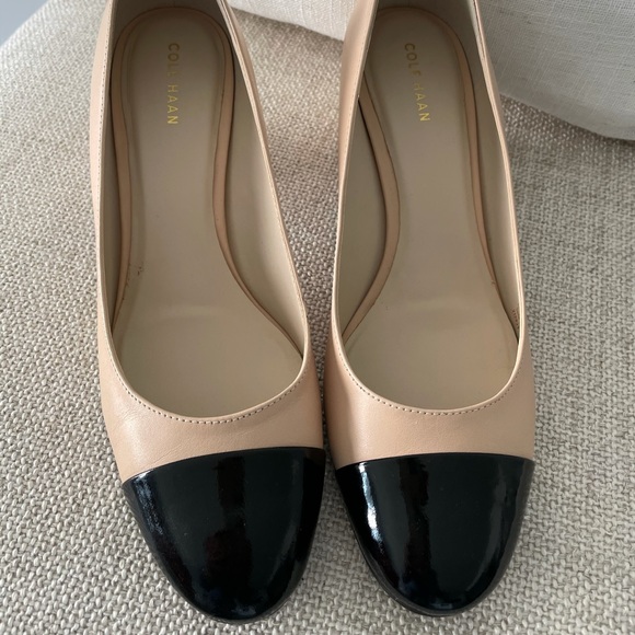 Cole Haan 8.5 Block Heel Beige and Black - Picture 2 of 3